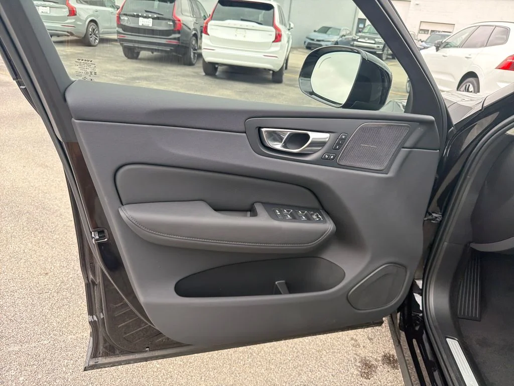 New 2026 Onyx Black Volvo Ultra image 11