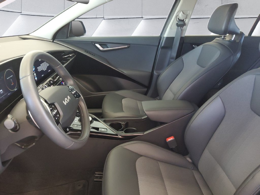 Certified Used 2025 Blue Kia Wind image 7