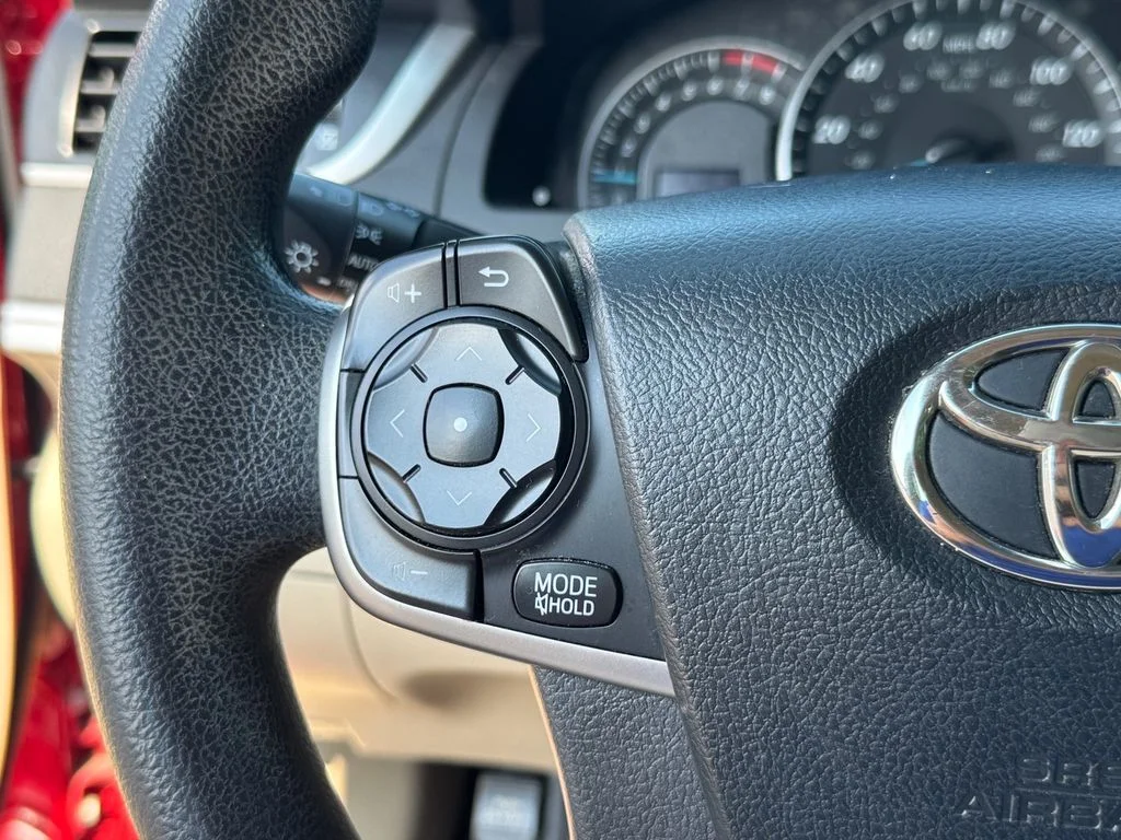 Used 2013 Red Toyota LE image 25