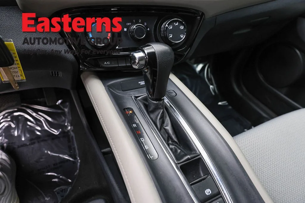 Used 2022 White Honda LX image 12