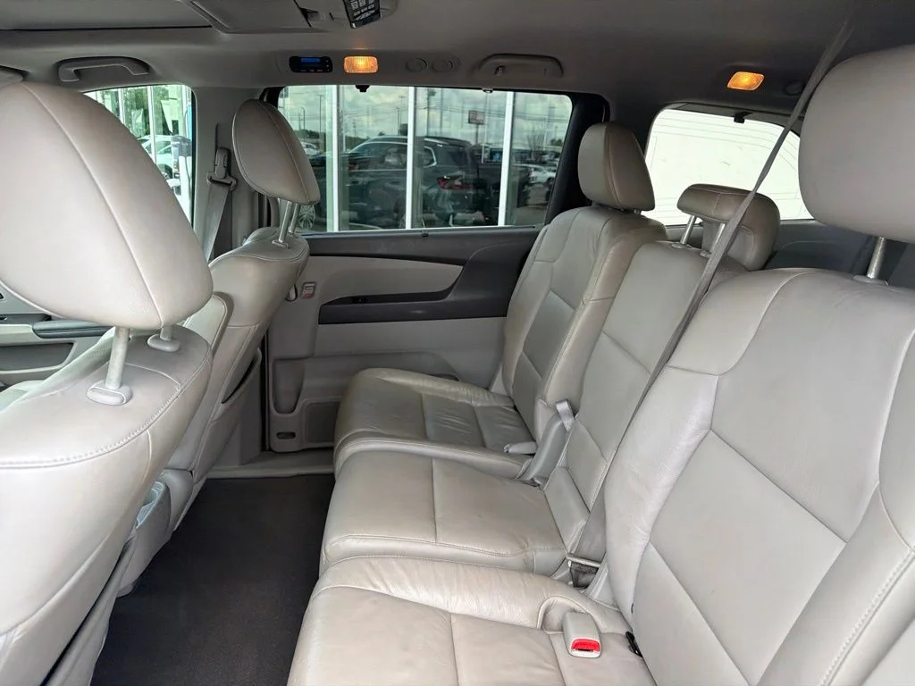 Used 2013 Silver Honda Touring image 26