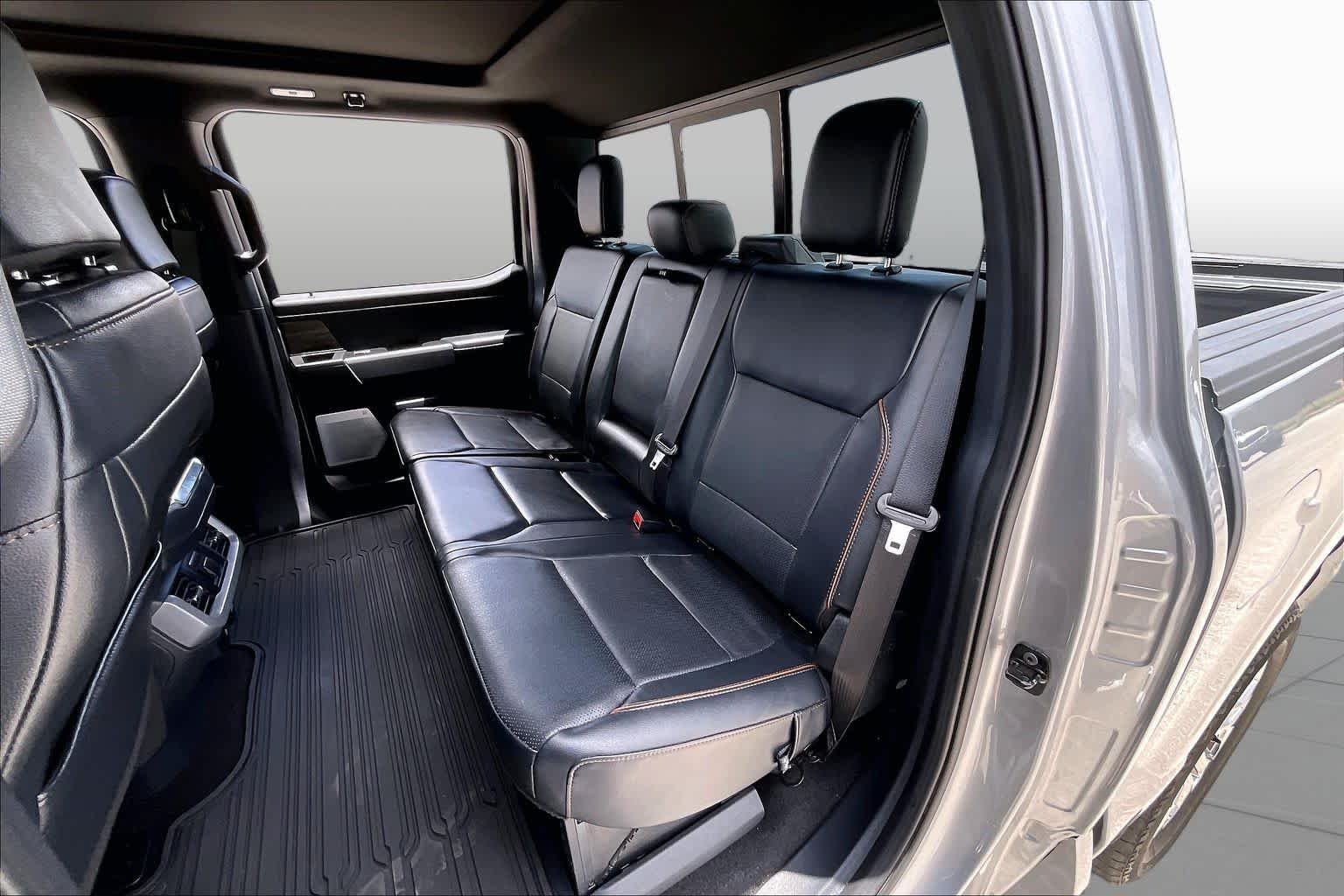 Used 2024 Iconic Silver Ford LARIAT image 19