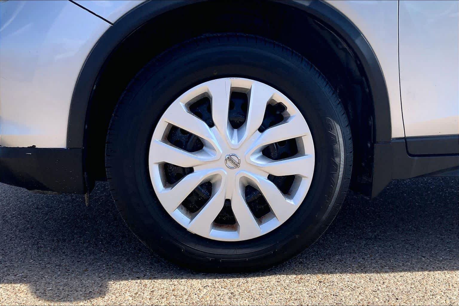 Used 2019 Brilliant Silver Metallic Nissan S image 11