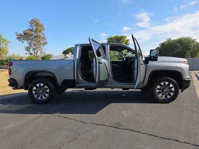 2024 Chevrolet Silverado 2500HD Custom photo 2