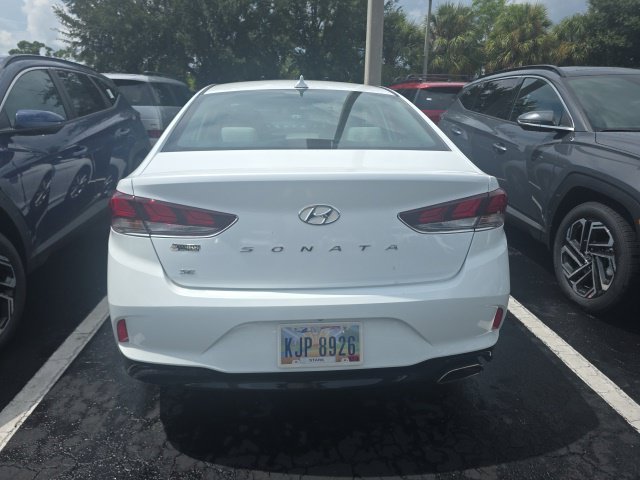 Used 2018 Quartz White Pearl Hyundai SE image 4