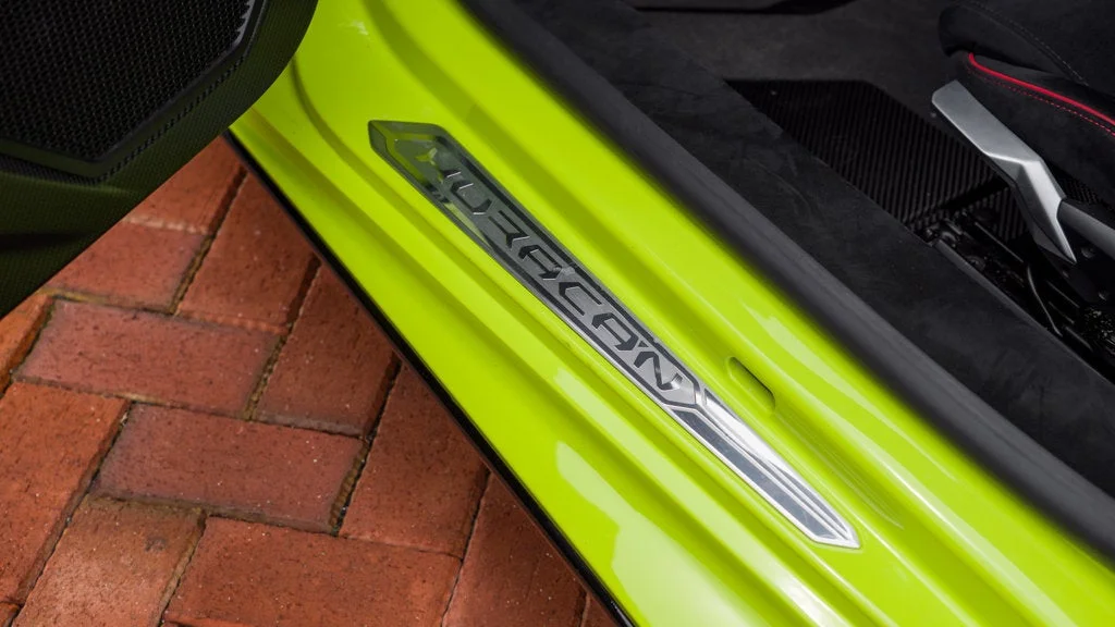 Used 2022 Verde Scandal Metallic Lamborghini Base image 31
