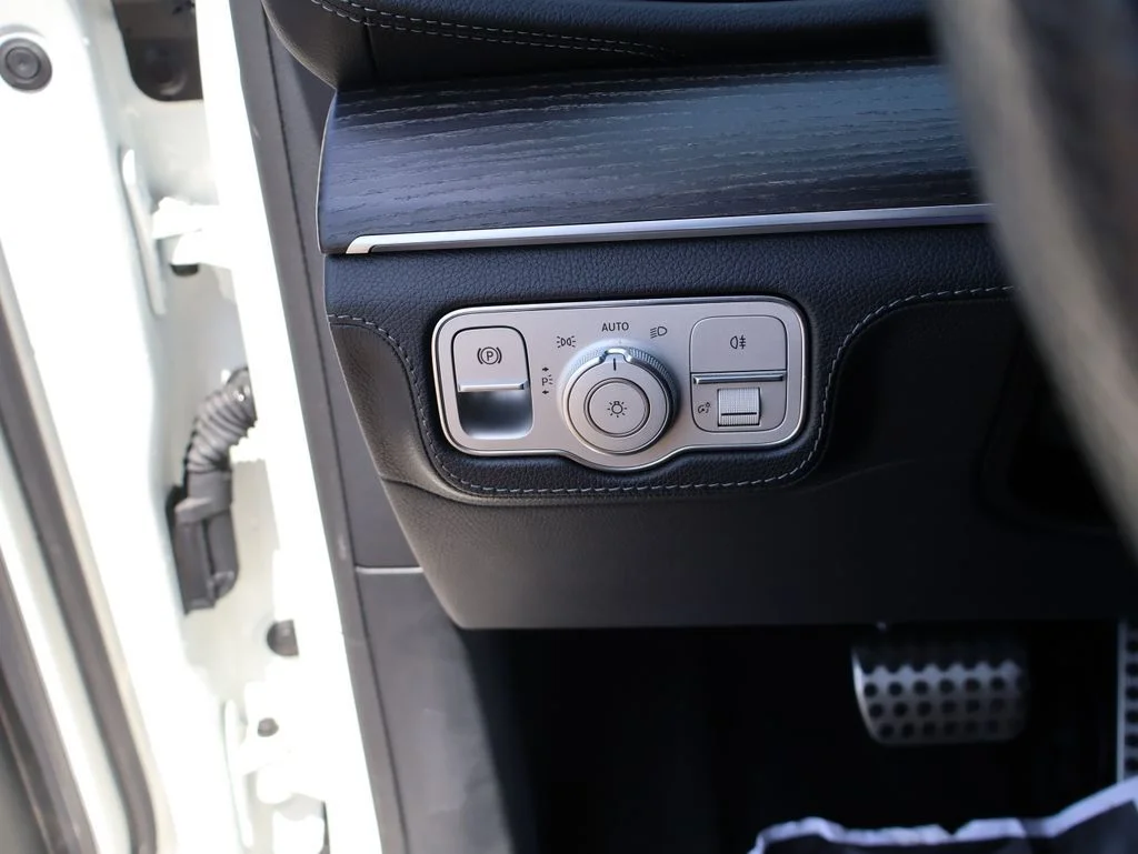 Used 2021 designo Diamond White Metallic Mercedes-Benz GLE 53 AMG® image 38