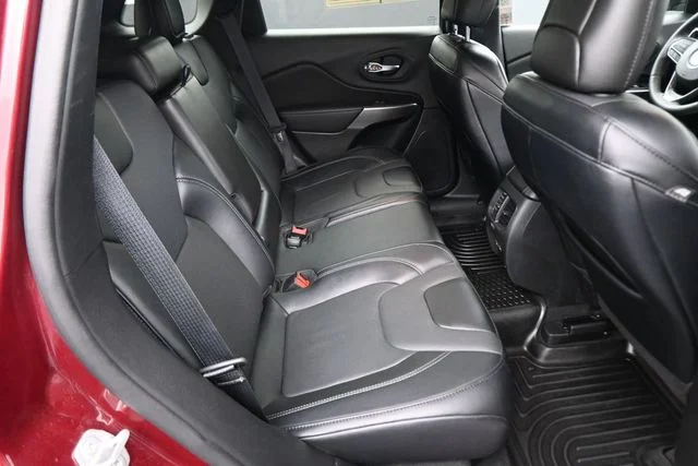 Used 2022 Red Jeep Latitude Lux image 24