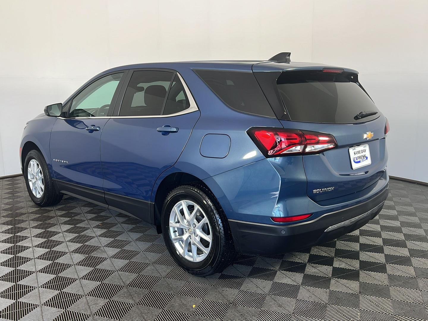 Used 2024 Lakeshore Blue Chevrolet LT image 25