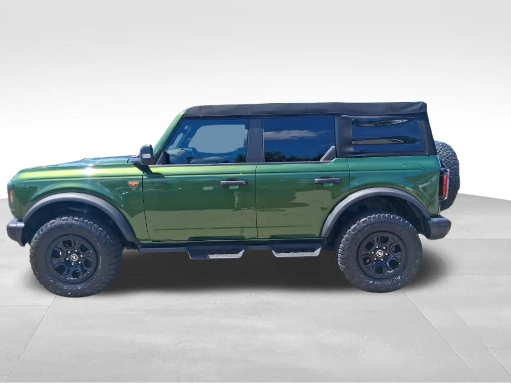Used 2023 Green Ford Badlands image 2