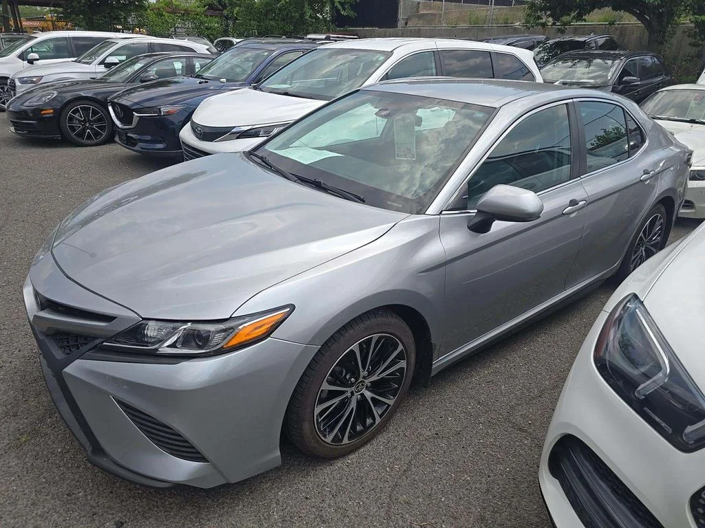 Used 2020 Silver Toyota  image 5