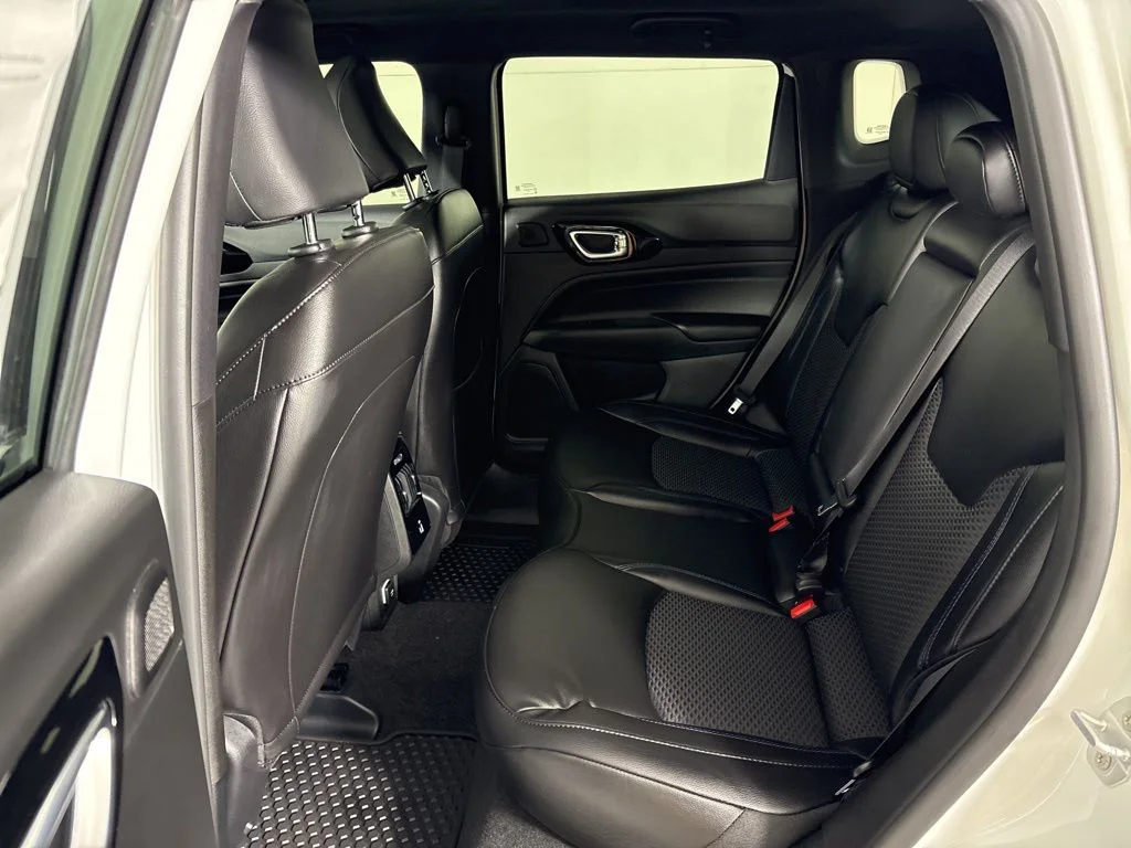 New 2026 White Jeep Latitude image 35