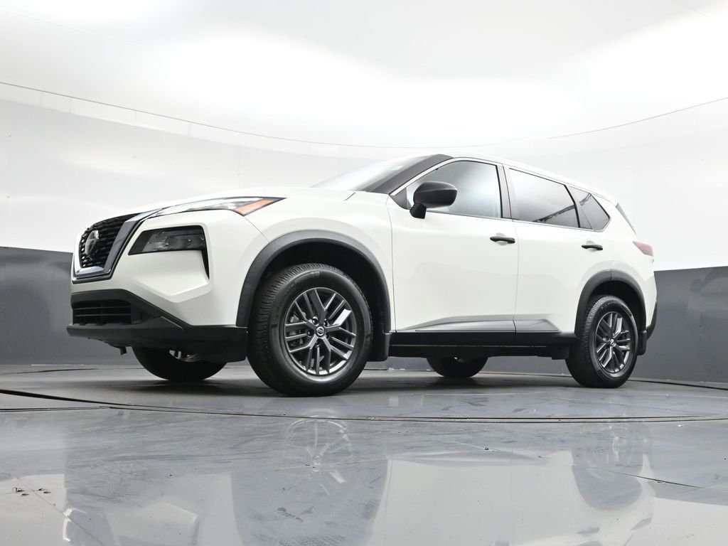 Used 2021 White Nissan S image 47