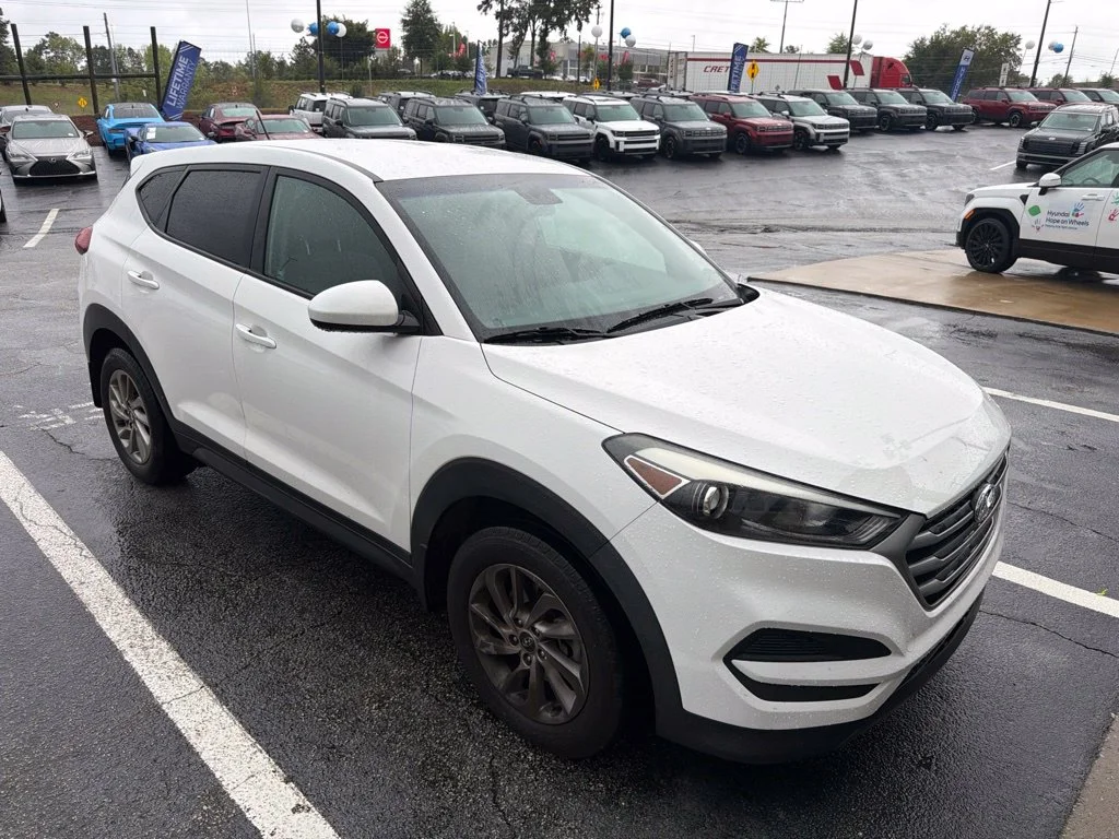 Used 2018 White Hyundai SE image 6