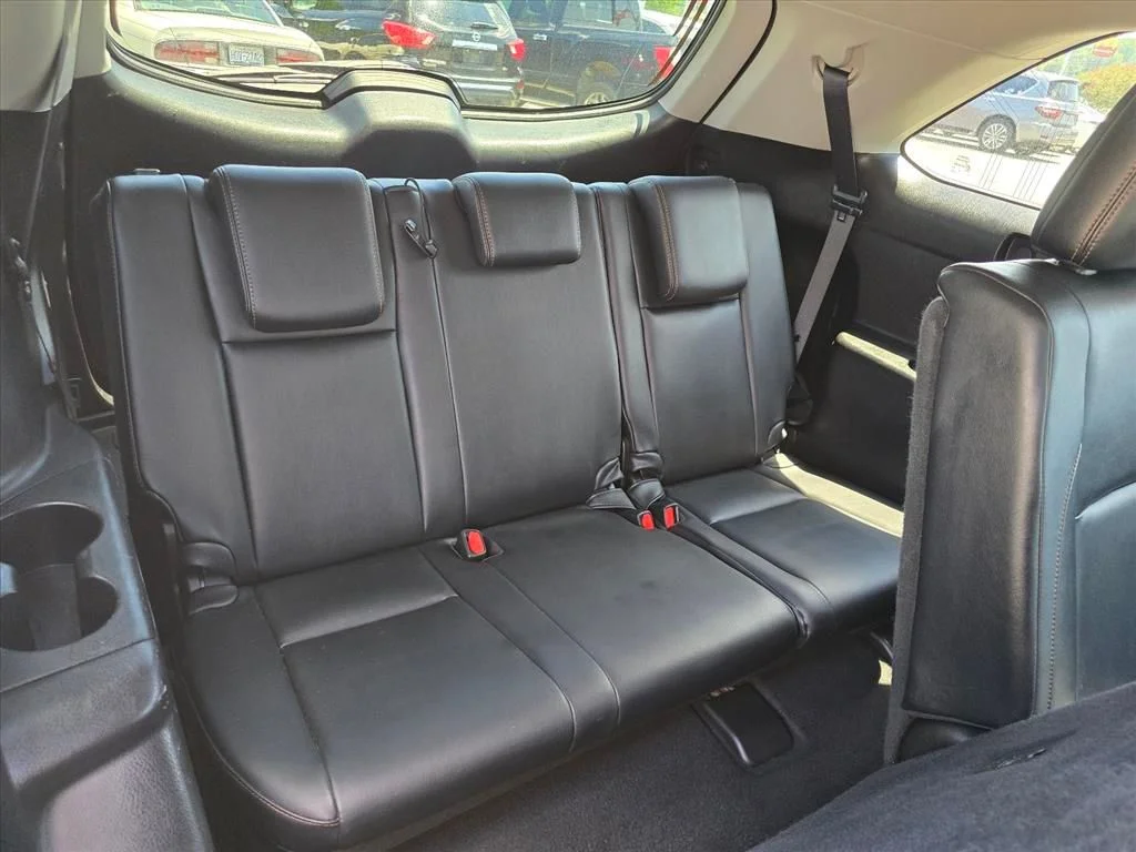 Used 2016  Toyota XLE V6 image 15