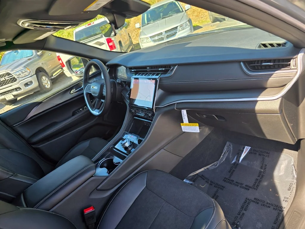New 2027 Gray Jeep Laredo X image 28