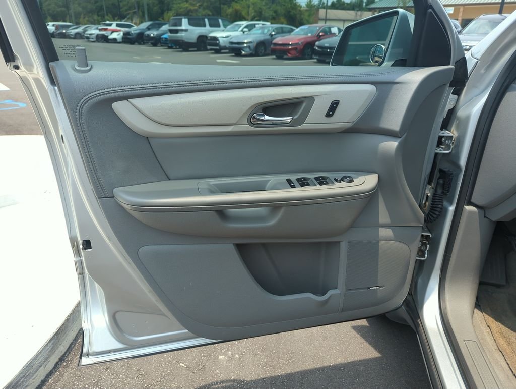 Used 2015 Silver Chevrolet 2LT image 18