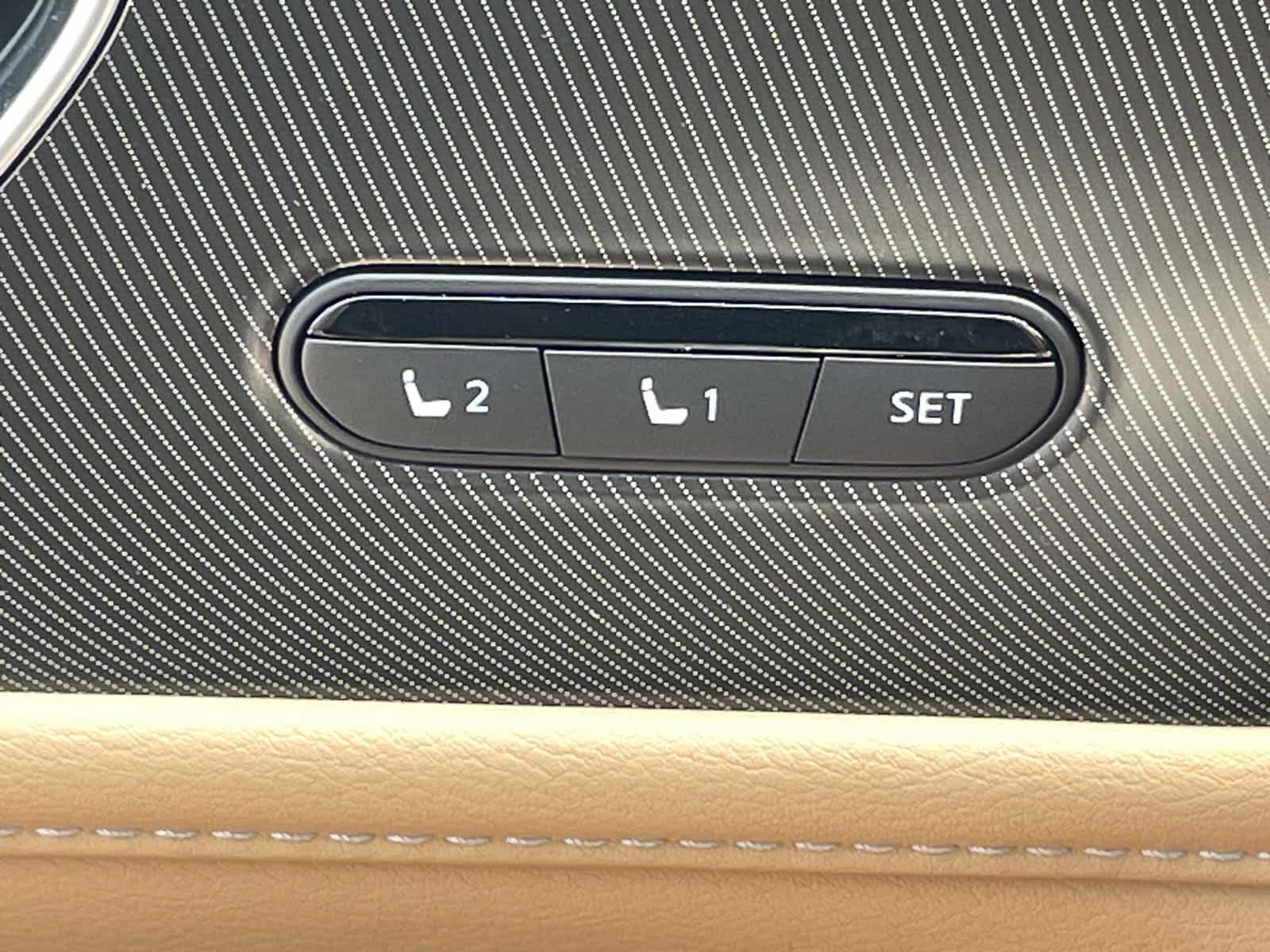 New 2026 Radiant White INFINITI LUXE image 31