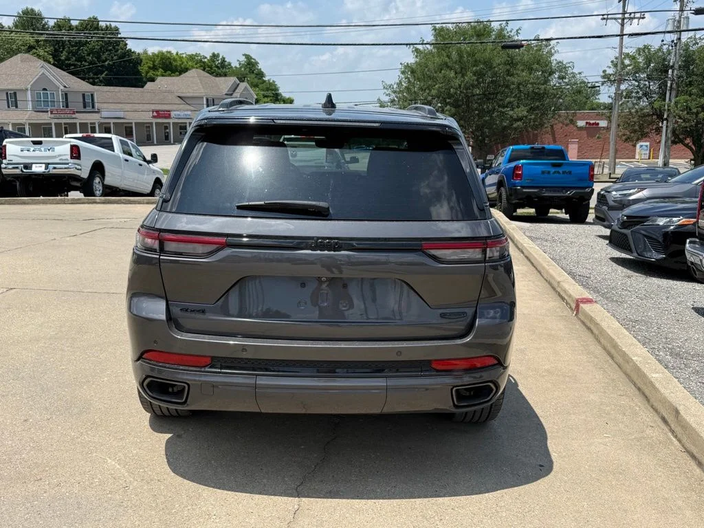 Used 2024 Gray Jeep Summit image 7