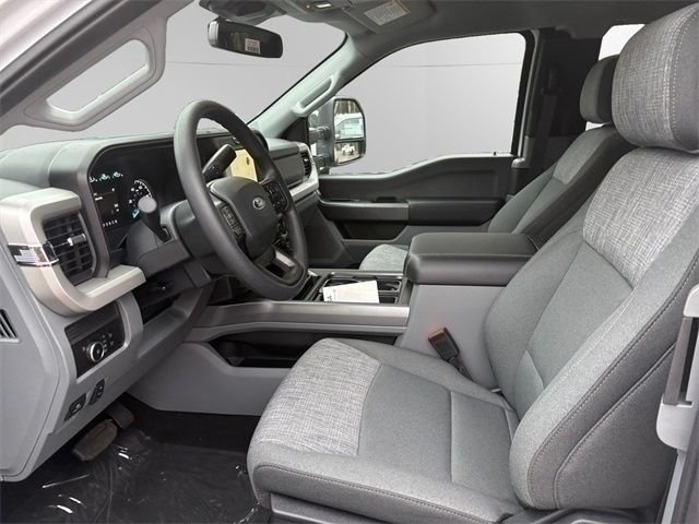 2026 Ford F-350 Super Duty Chassis Cab XLT - Photo 9