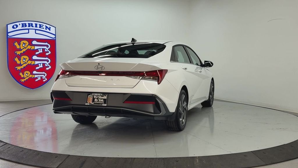 Used 2025 White Hyundai SEL Convenience image 5