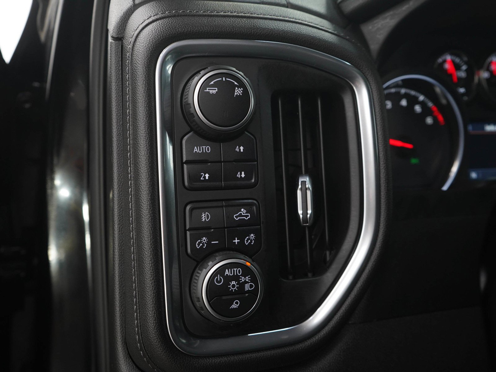 Used 2019 Black Chevrolet LTZ image 28