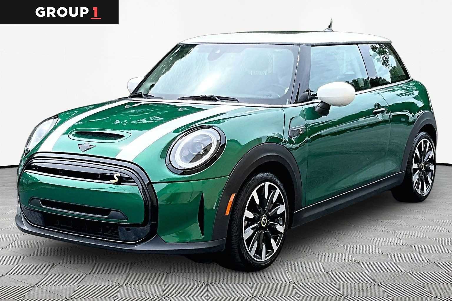 2024 MINI Hardtop Cooper SE's photo