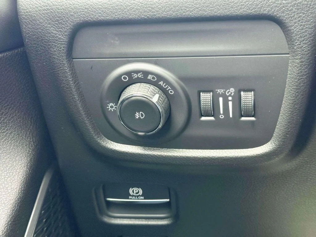 New 2026 White Jeep Limited Reserve image 18