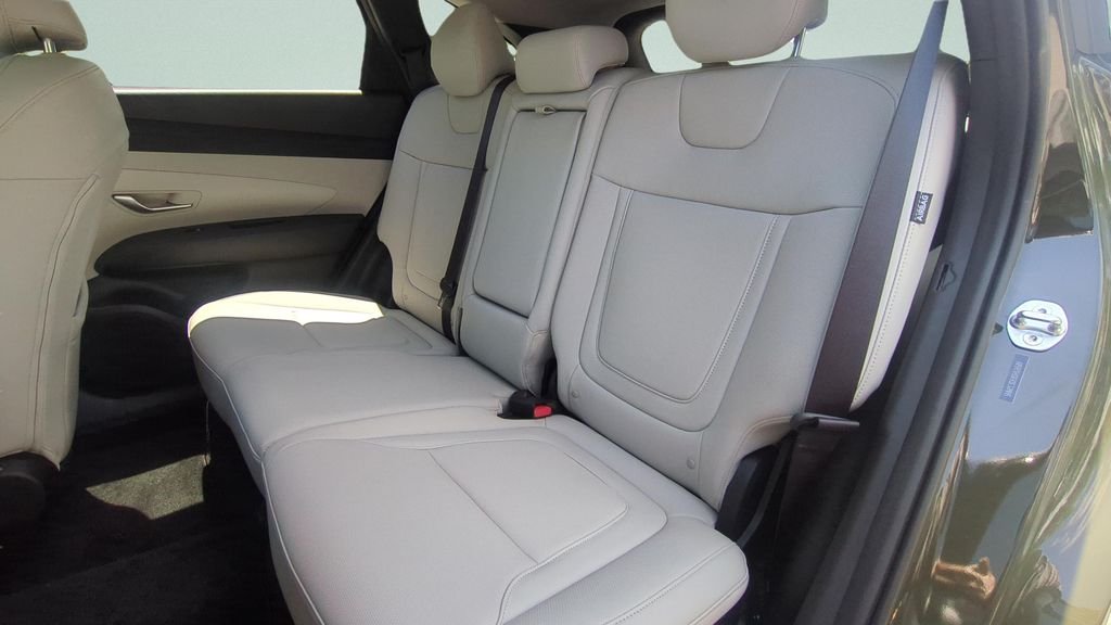 Used 2025 Green Hyundai SEL Convenience image 10