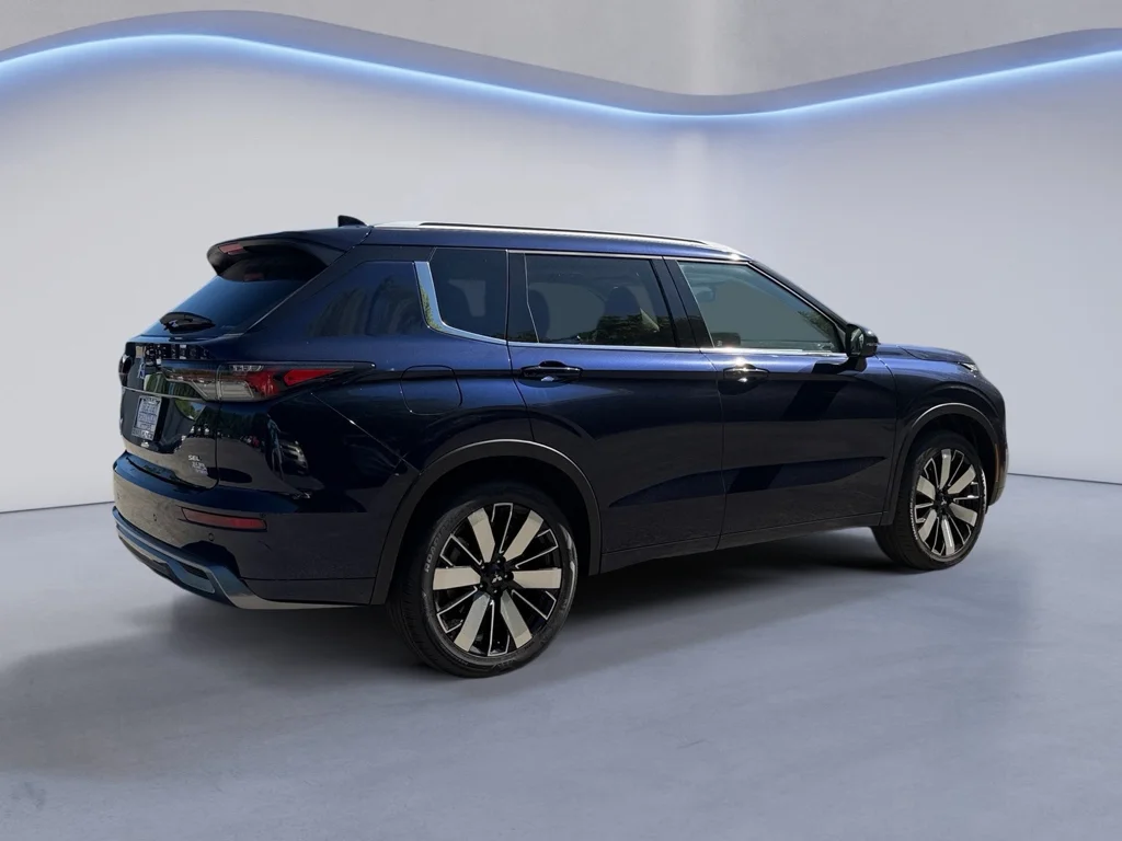 New 2026 Cosmic Blue Metallic Mitsubishi SE image 3