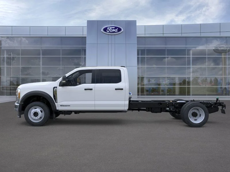 New 2025 Oxford White Ford F-550® XL image 3