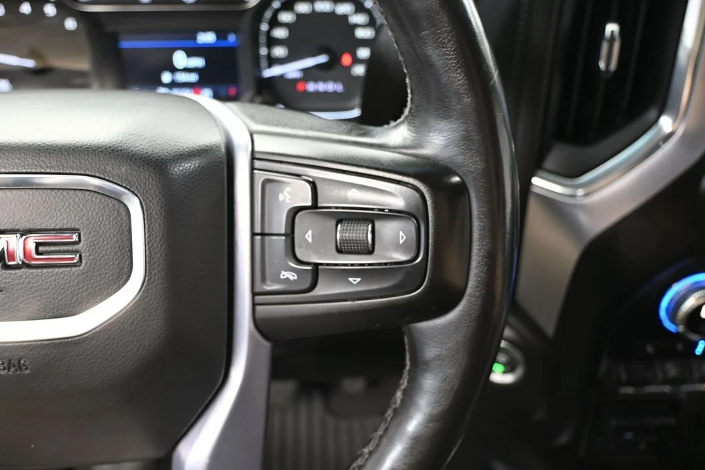Used 2020 Black GMC SLT image 30