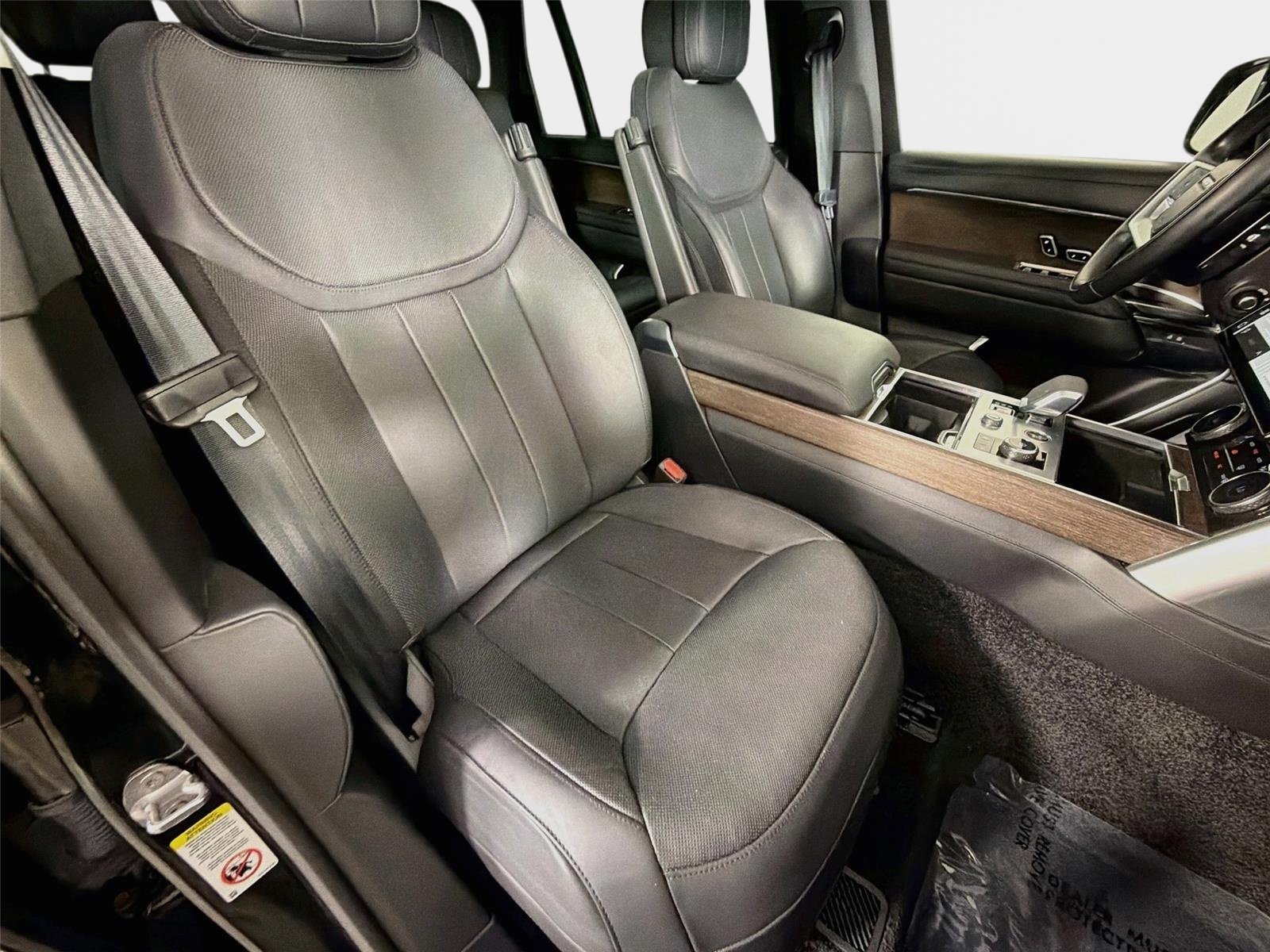 Used 2023 Santorini Black Metallic Land Rover SE image 28