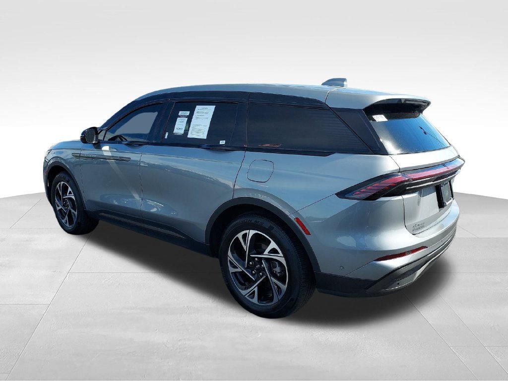 Used 2024 Gray Lincoln Premiere image 3
