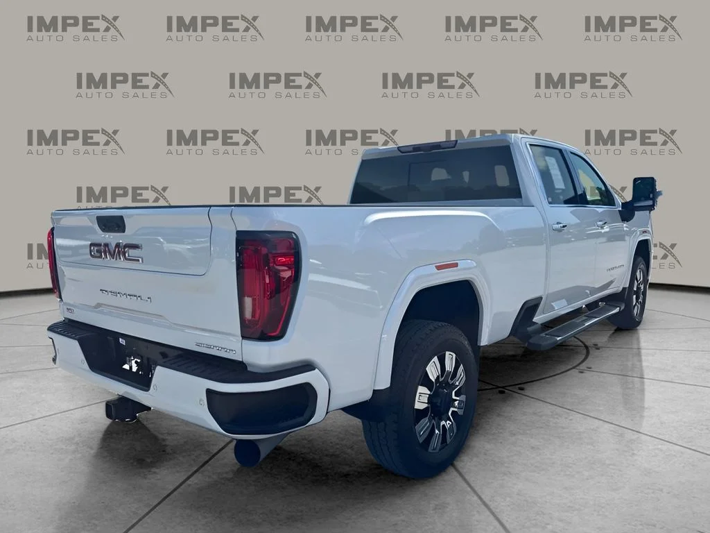 Used 2022 White GMC Denali image 4