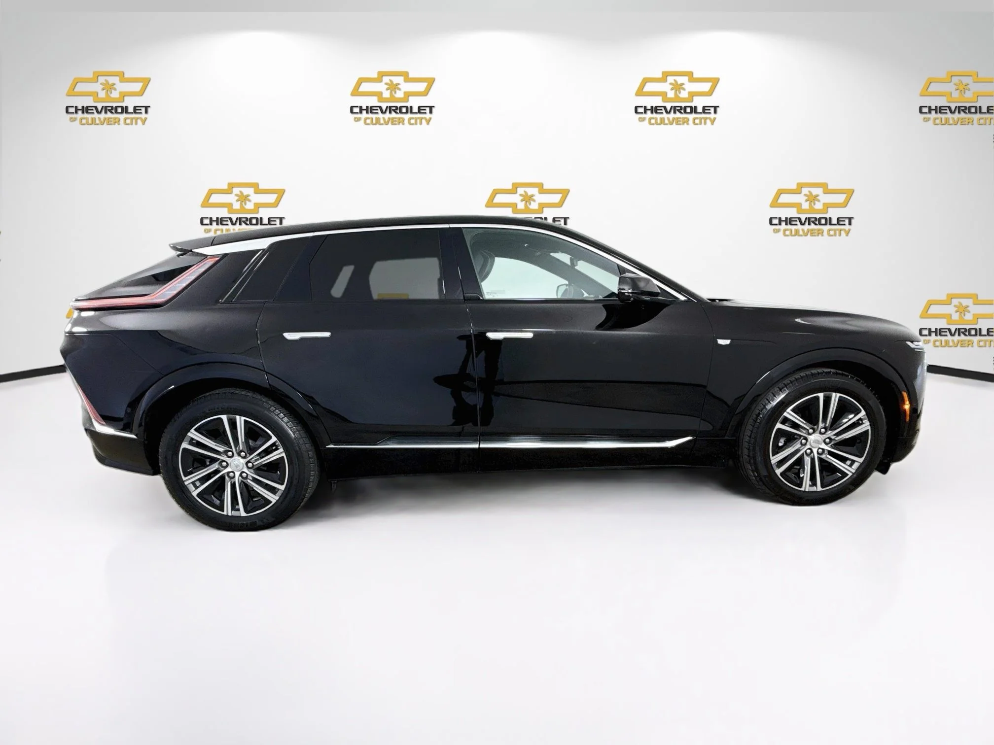 Used 2023 Stellar Black Metallic Cadillac Luxury image 9