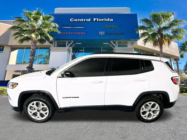 Used 2025 White Jeep Latitude image 6