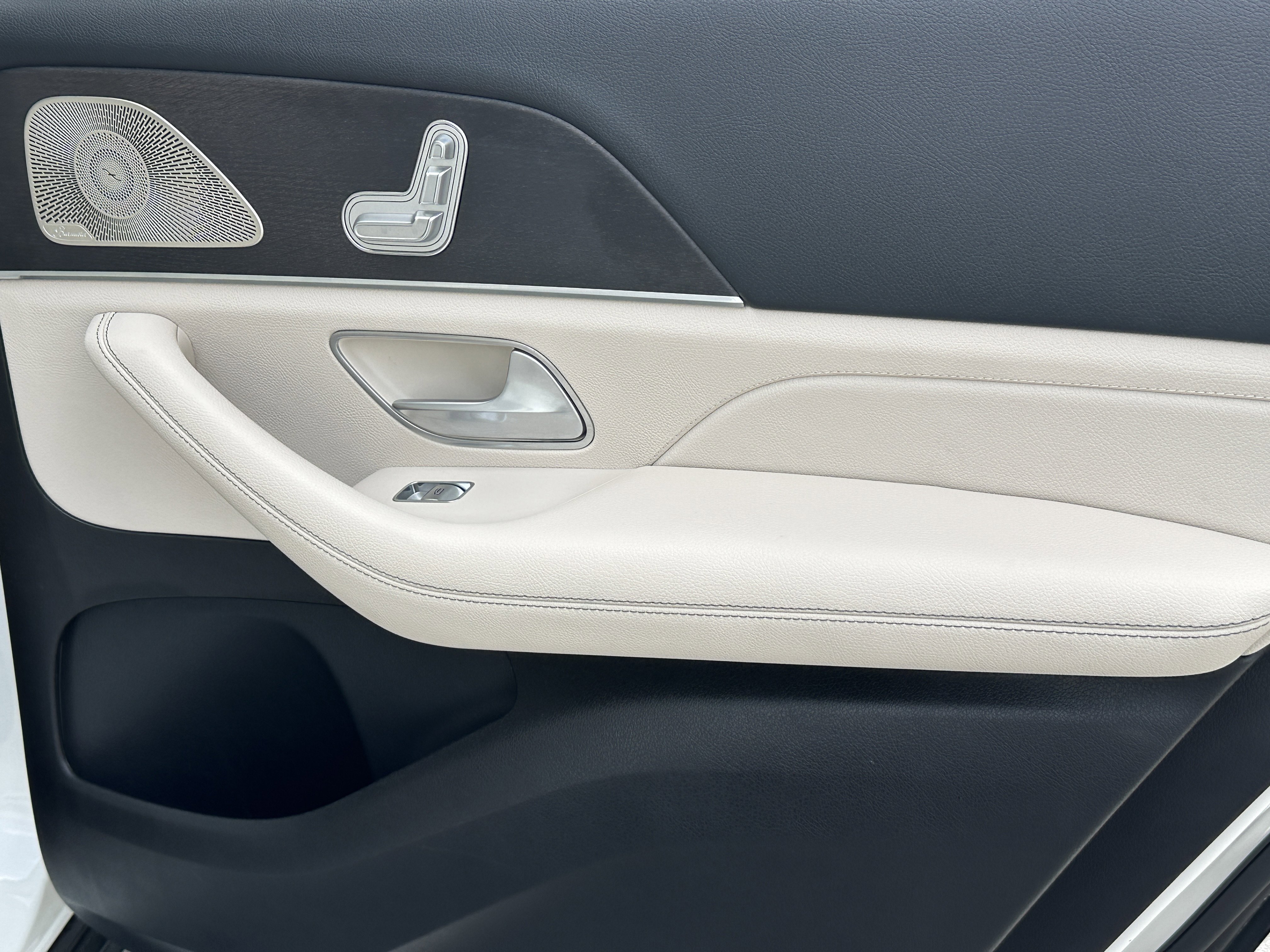 Used 2023 White Mercedes-Benz GLS 450 image 20