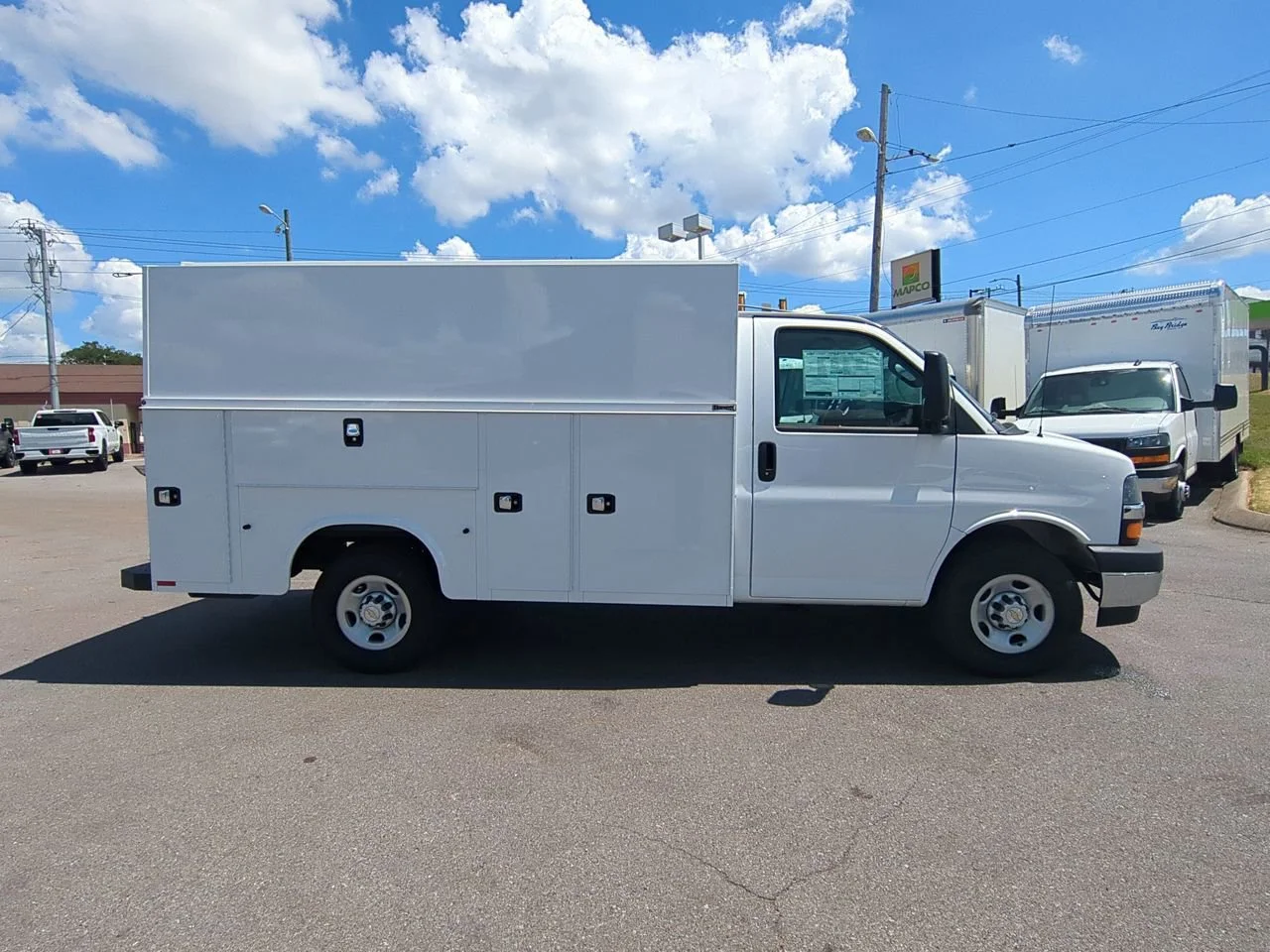 New 2025 Summit White Chevrolet 1WT image 9