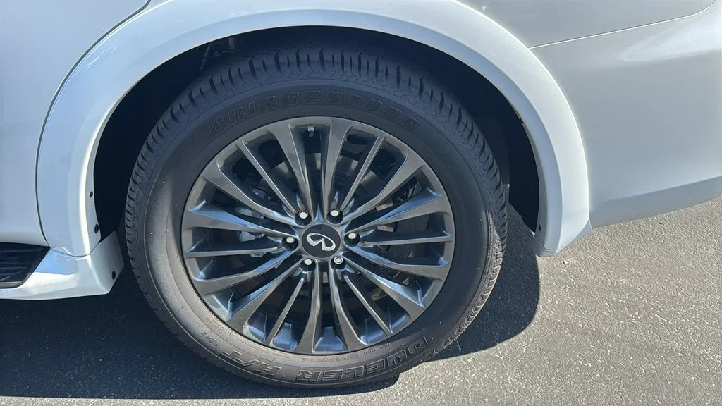 Used 2023 White INFINITI Sensory image 8