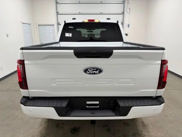 New 2026 Oxford White Ford XLT image 5