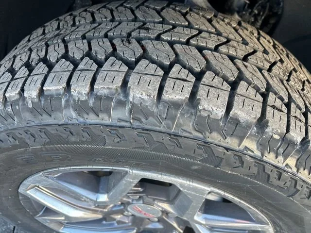 New 2026 Glacier White Tricoat GMC SLT image 31