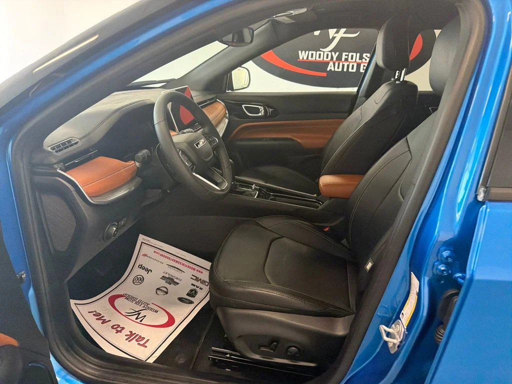 Used 2025 Blue Jeep Limited image 9
