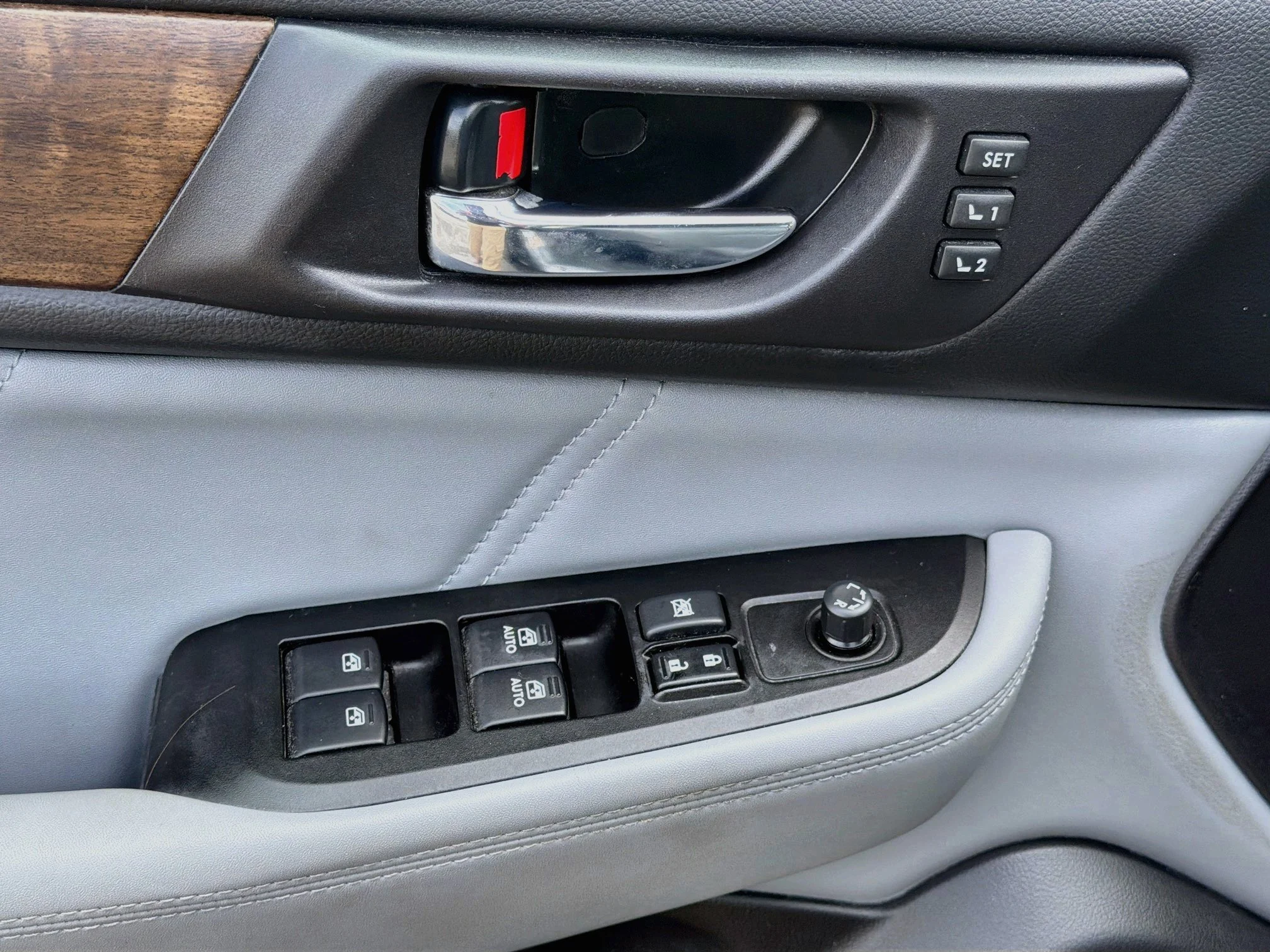 Used 2018 Magnetite Gray Metallic Subaru Limited image 20