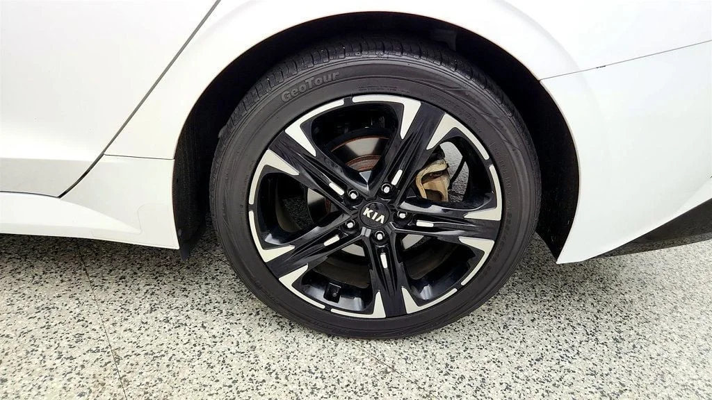 Used 2021 Glacial White Pearl Kia GT-Line Automatic AWD image 9