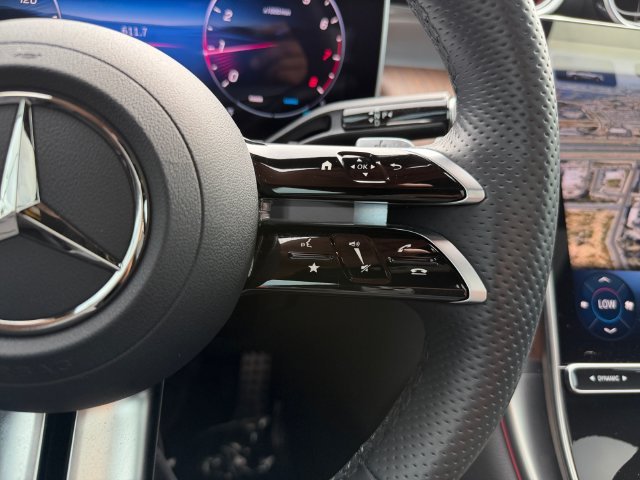 Used 2025  Mercedes-Benz GLC 300 Coupe image 24
