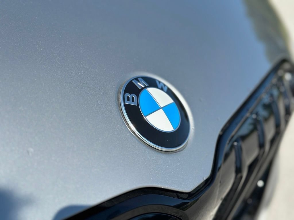 New 2027 Space Silver Metallic BMW xDrive28i image 10