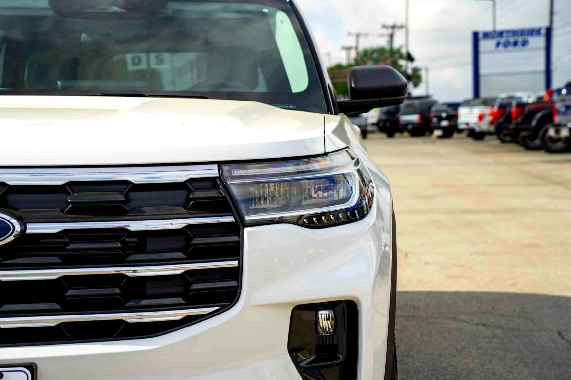 New 2026 Star White Metallic Tri-Coat Ford Active image 8