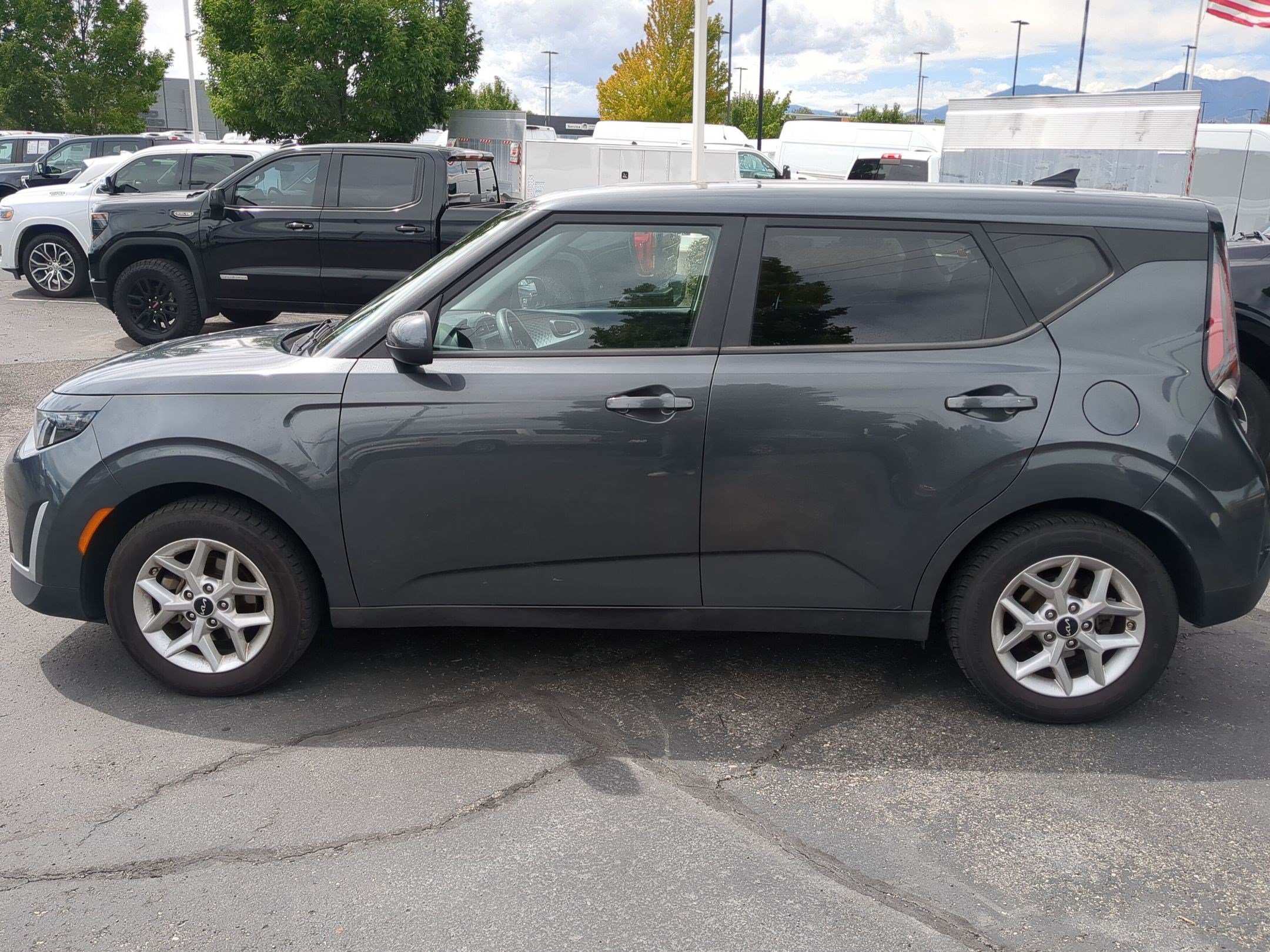 Used 2023 Gravity Gray Kia LX image 7