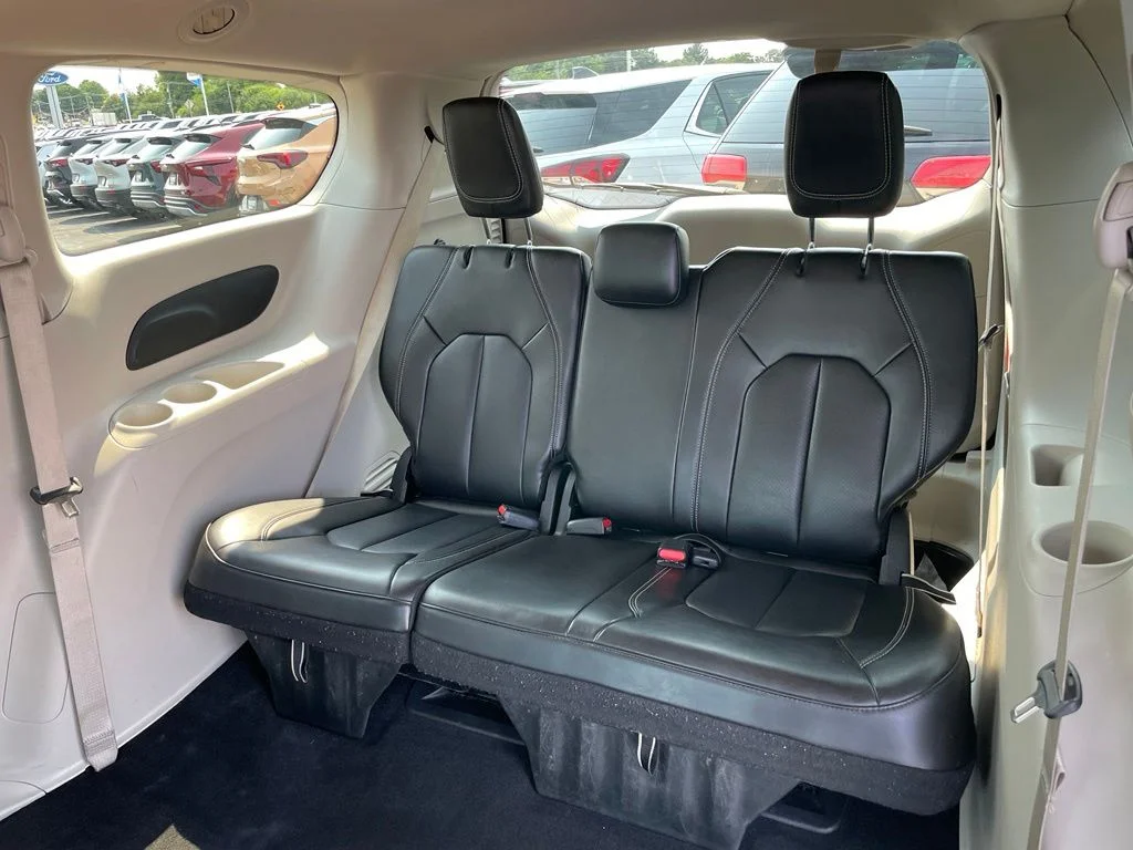 Used 2023 Ceramic Gray Clearcoat Chrysler Touring L image 9